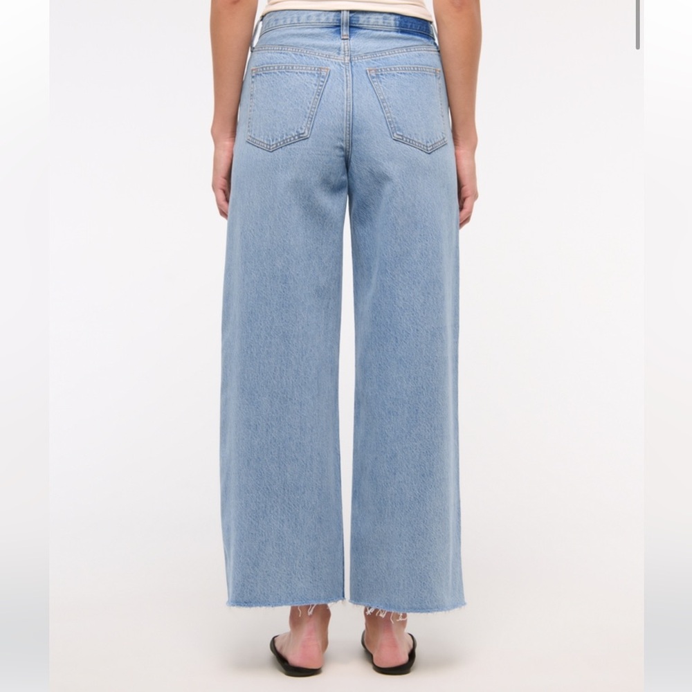 Abercrombie & Fitch Curve Love High Rise Crop Wide Leg Jeans | Size 10 - Picture 2 of 7